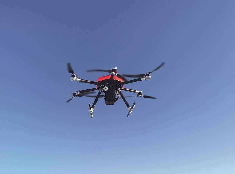 Startup britânica lança primeiro drone controlado por lasers